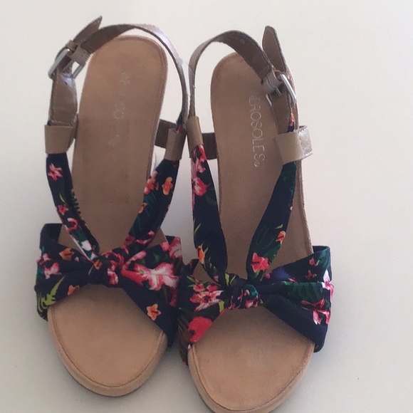 Aerosoles  plush pillow wedge shoes - Picture 5 of 7